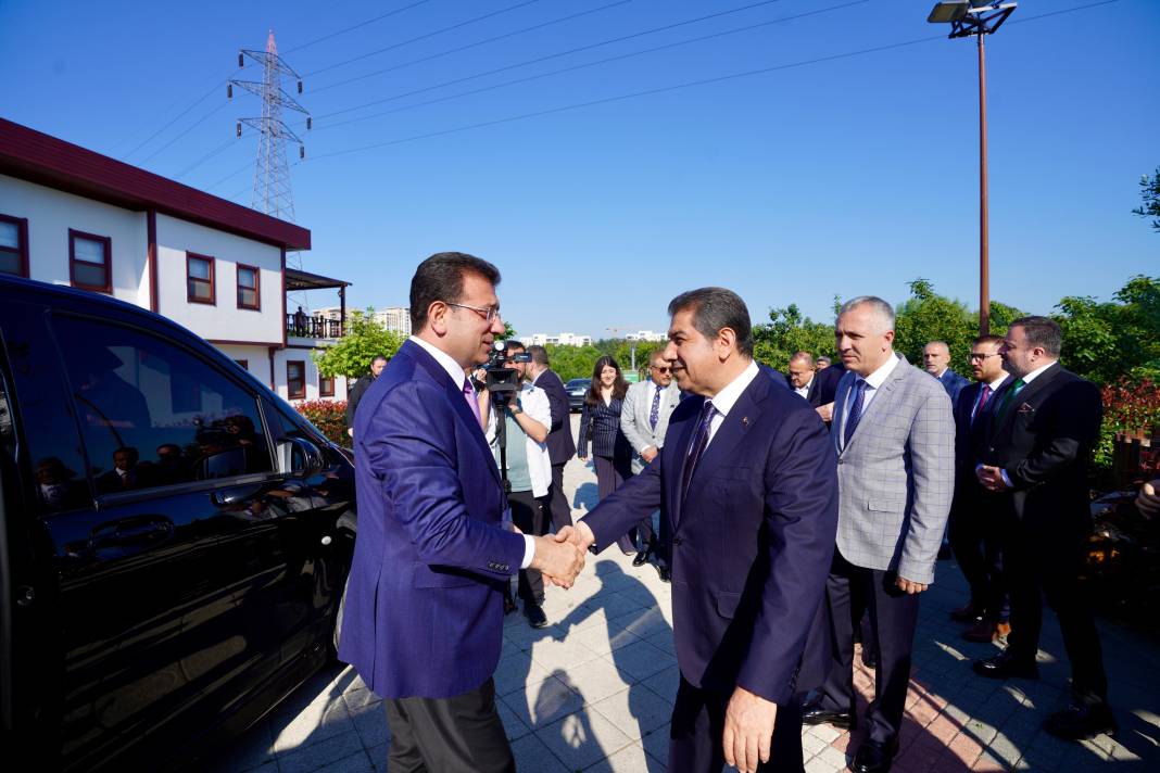 Bu bir devran döndü fotoğrafıdır. Geçen dönem İmamoğlu'na kan kusturan Göksu bu defa hasretle sarıldı 5